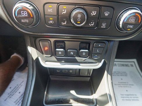 Used 2019 GMC Terrain SLE w/ Driver Convenience Package FWD image 24