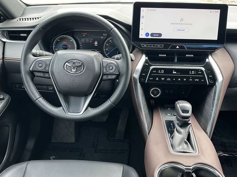Used 2024 Toyota Venza XLE AWD/4WD image 11