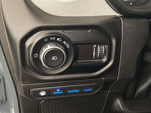 Used 2024 Jeep Wrangler Unlimited w/ Convenience Group AWD/4WD image 18