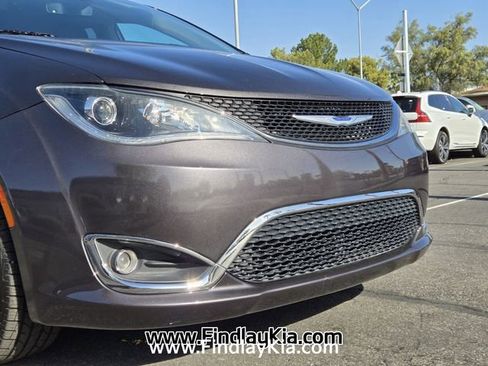 Used 2019 Chrysler Pacifica Touring Plus w/ Tire & Wheel Group FWD image 2