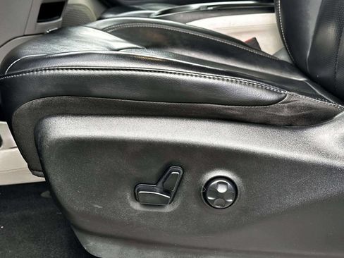 Used 2020 Chrysler Voyager Lxi FWD image 16
