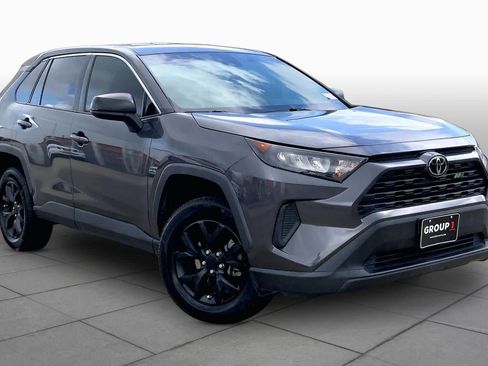 Used 2022 Toyota RAV4 LE FWD image 3