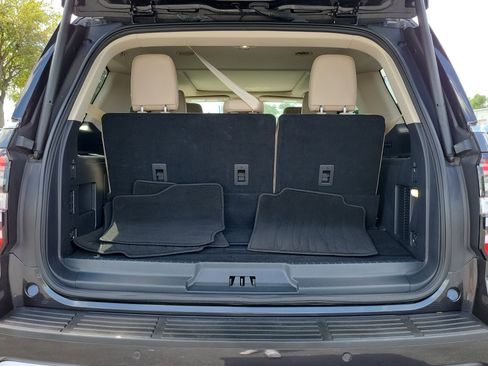 Used 2024 Ford Expedition Limited image 10