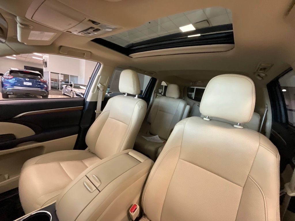 Used 2019 Toyota Highlander Limited AWD/4WD image 11