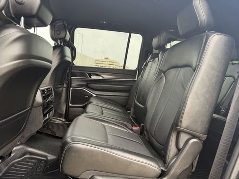 Used 2024 Jeep Wagoneer L Series II RWD image 29