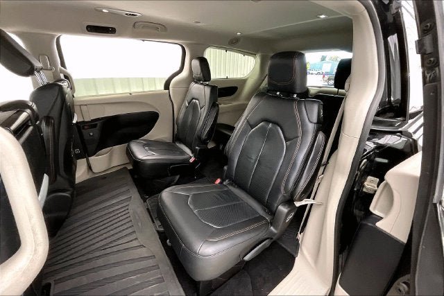 Used 2019 Chrysler Pacifica Touring-L Plus w/ Advanced Safetytec Group FWD image 19