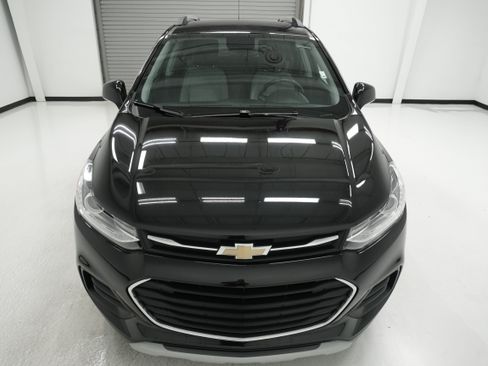 Used 2021 Chevrolet Trax LT w/ LT Convenience Package AWD/4WD image 2