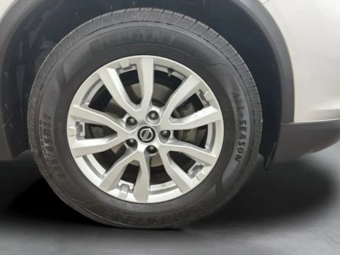 Used 2017 Nissan Rogue SV FWD image 24