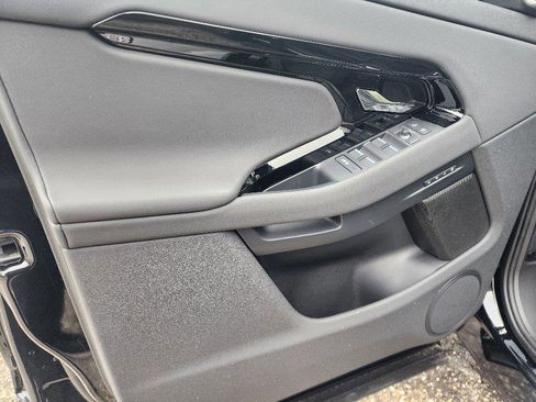 New 2025 Land Rover Range Rover Evoque S image 6