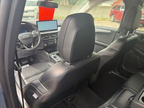 Used 2025 Ford Escape Platinum AWD/4WD image 17