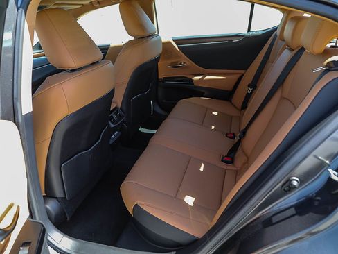 Used 2025 Lexus ES 300h 300h w/ Premium Package image 18