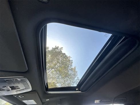 Used 2025 Toyota Sienna XSE image 17