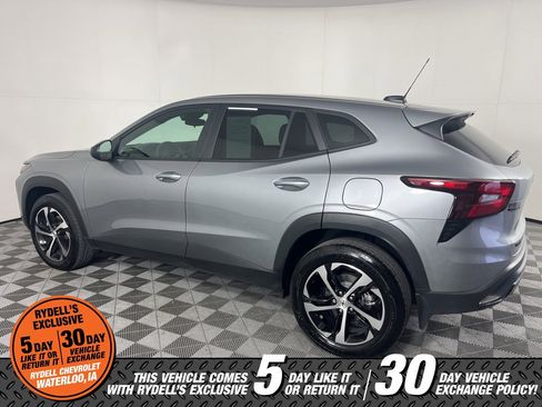 Used 2025 Chevrolet Trax RS w/ Driver Confidence Package image 8