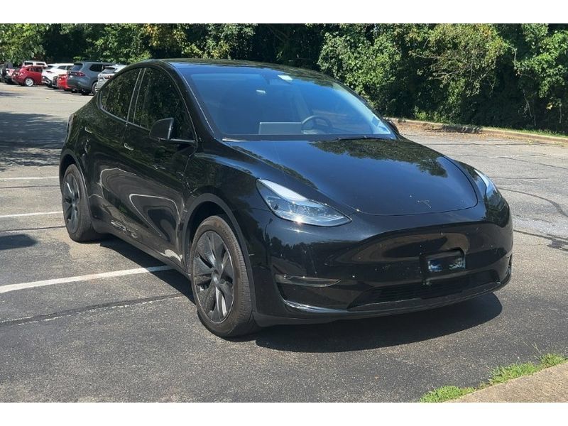 Used 2025 Tesla Model Y Long Range AWD/4WD image 2