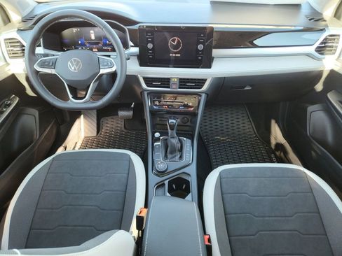 New 2025 Volkswagen Taos SE image 11