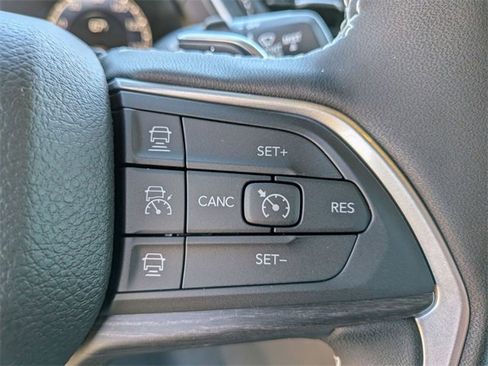 New 2025 Jeep Grand Cherokee Limited w/ Black Appearance Package image 18