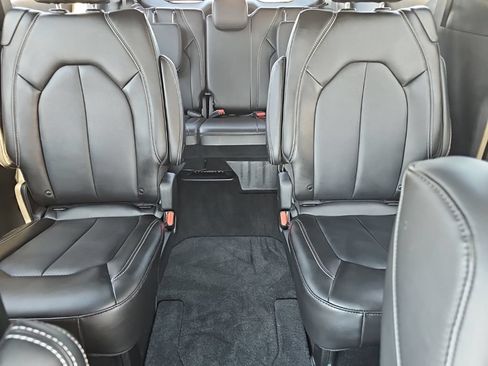 Used 2025 Chrysler Pacifica Select w/ Uconnect Theater Family Group AWD/4WD image 39