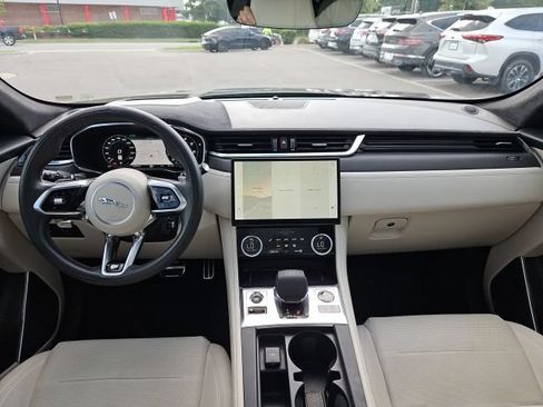 Certified 2024 Jaguar F-PACE SVR AWD/4WD image 9