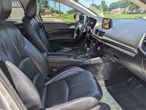 Used 2018 MAZDA MAZDA3 Touring FWD image 21