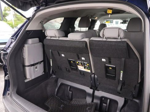Used 2025 Toyota Sienna LE AWD/4WD image 8