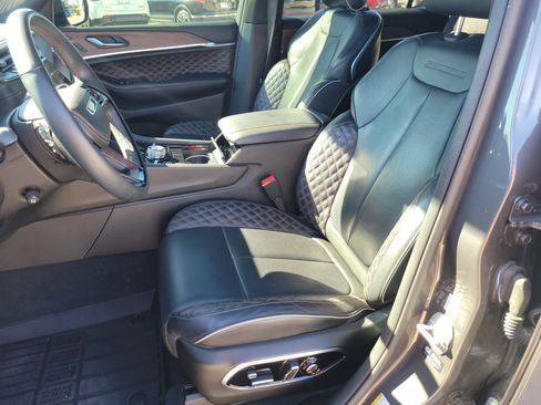 Used 2024 Jeep Grand Cherokee L Summit w/ High Altitude Package image 15