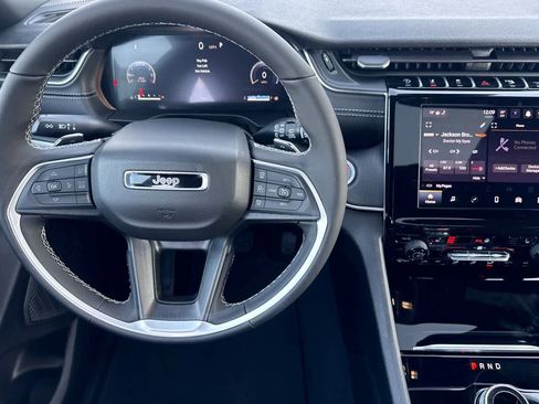 New 2025 Jeep Grand Cherokee Laredo image 14