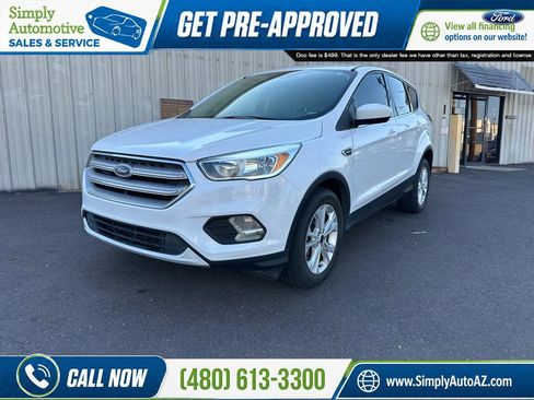 Used 2019 Ford Escape SE FWD image 1