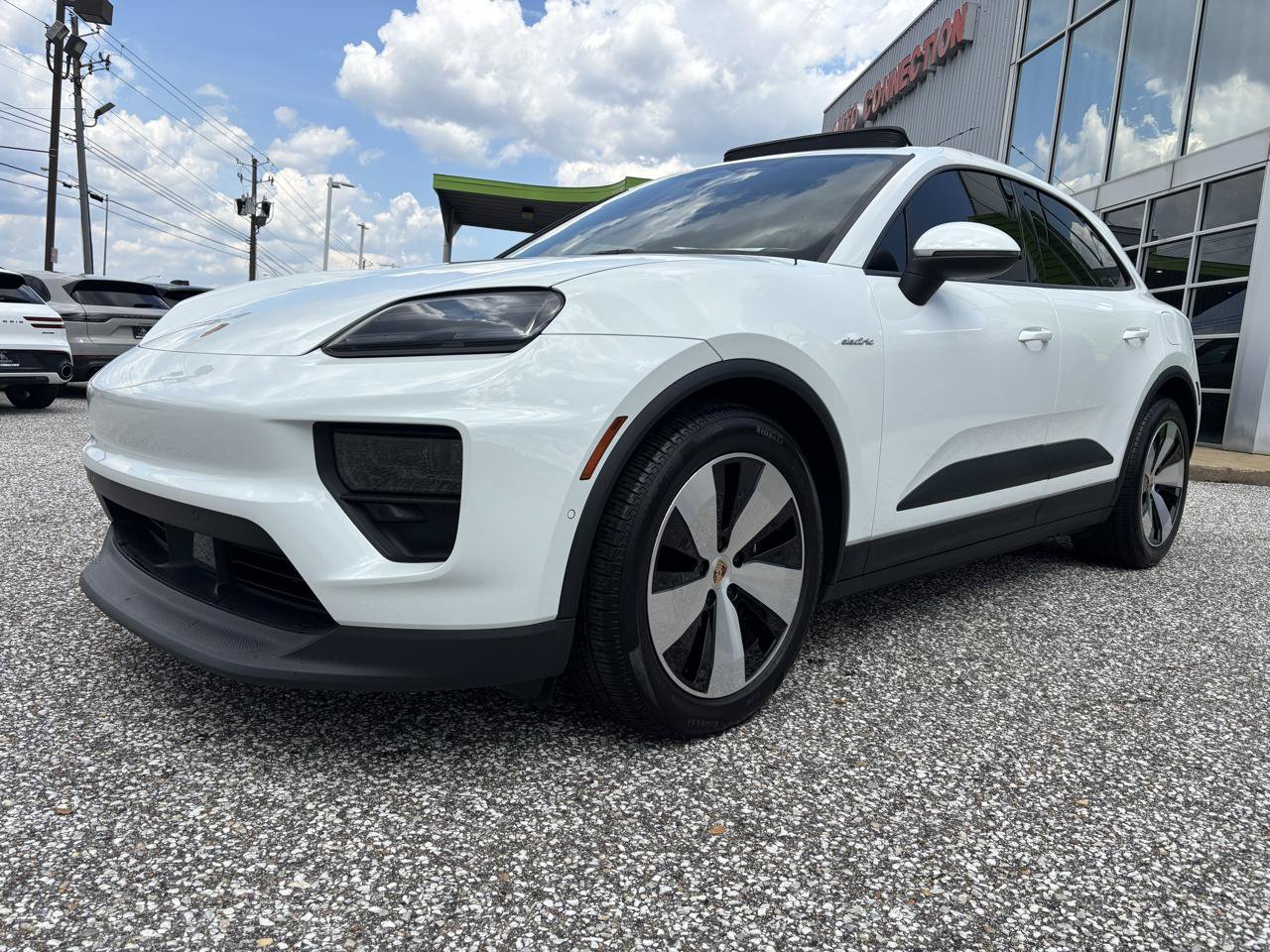 Used 2024 Porsche Macan 4 Electric AWD/4WD image 25