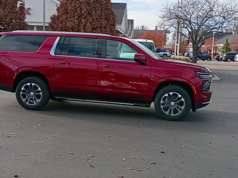 New 2026 Chevrolet Suburban LT image 7