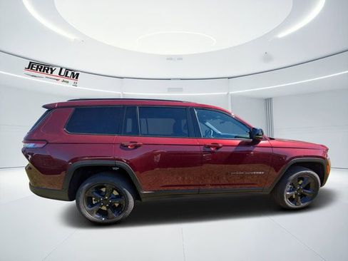 New 2025 Jeep Grand Cherokee L Limited w/ Black Appearance Package AWD/4WD image 2