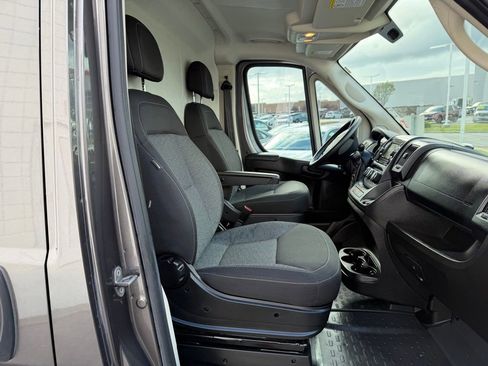 Used 2018 RAM ProMaster 2500 w/ Premium Appearance Group image 16