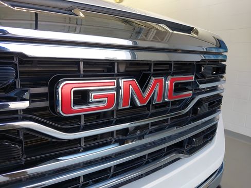 Used 2024 GMC Sierra 1500 SLT w/ SLT Premium Plus Package AWD/4WD image 31