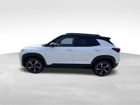 Certified 2023 Chevrolet TrailBlazer RS w/ Sun and Liftgate Package AWD/4WD image 3