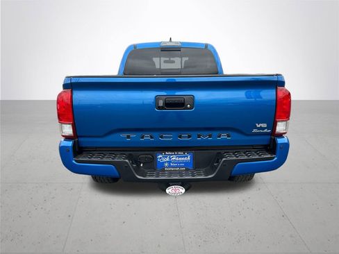 Used 2017 Toyota Tacoma TRD Sport AWD/4WD image 8