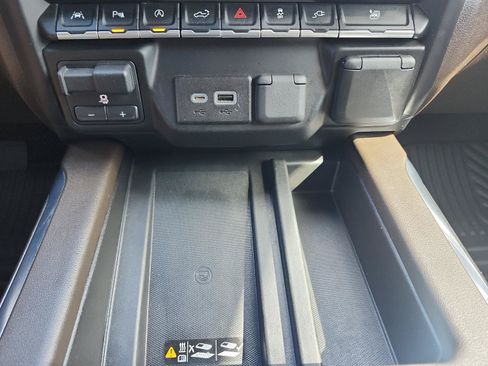 Certified 2022 Chevrolet Silverado 1500 LTZ w/ LTZ Premium Package AWD/4WD image 17