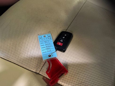 Used 2013 Toyota Avalon Limited image 32