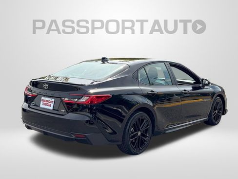 Used 2025 Toyota Camry SE w/ Convenience Package AWD/4WD image 8