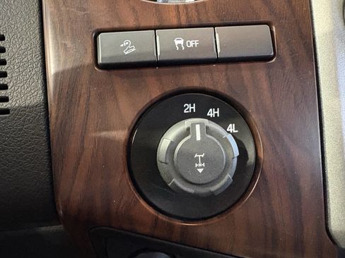 Used 2015 Ford F250 Lariat w/ Lariat Interior Package image 19