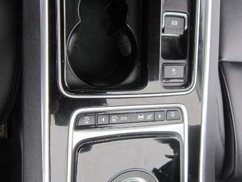 Used 2018 Jaguar XF Premium image 22