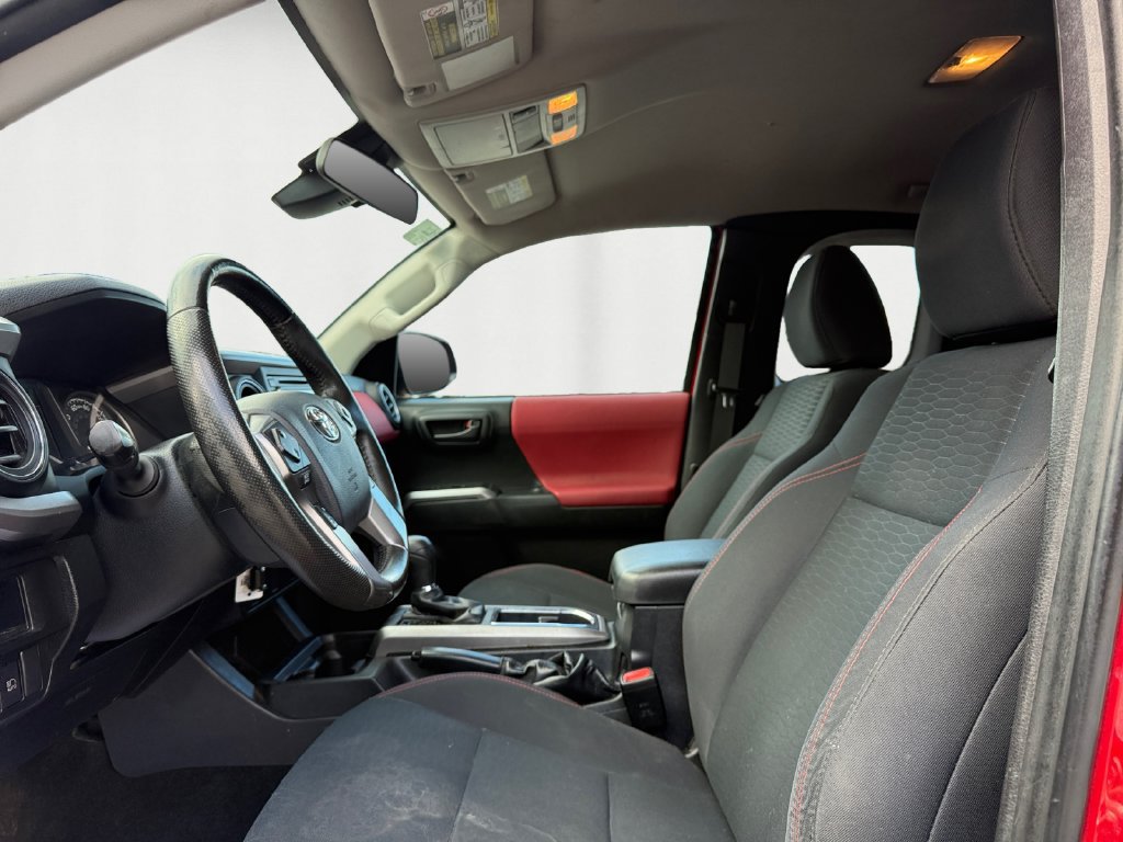 Used 2019 Toyota Tacoma SR5 w/ SR5 Appearance Package (SM) AWD/4WD image 9