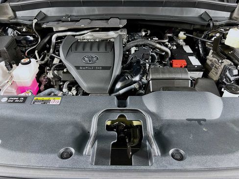 Used 2024 Toyota Grand Highlander AWD image 32