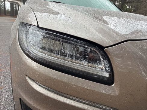 Used 2020 Lincoln Nautilus Reserve w/ Equipment Group 201A image 10