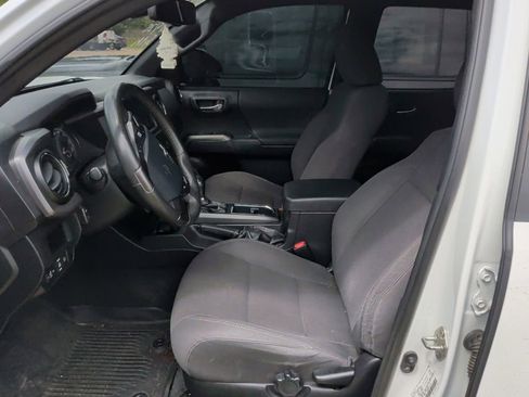 Used 2018 Toyota Tacoma TRD Sport w/ Technology Package AWD/4WD image 10