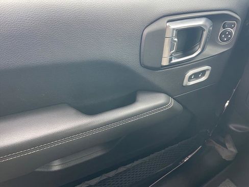 Used 2021 Jeep Gladiator Overland image 19