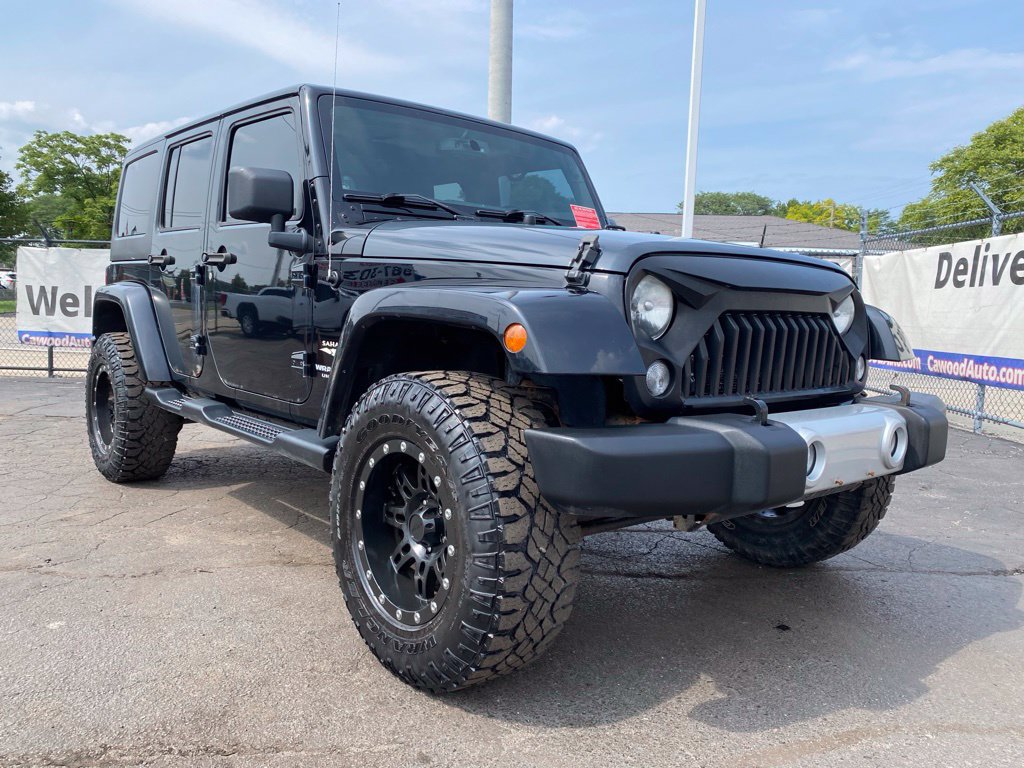 Used 2013 Jeep Wrangler Unlimited Sahara w/ Dual Top Group AWD/4WD image 28