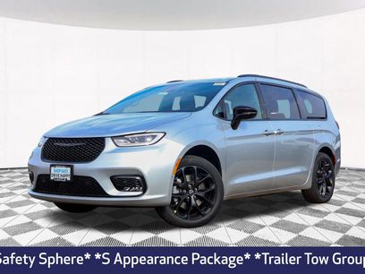 New 2026 Chrysler Pacifica Limited w/ S Appearance Package