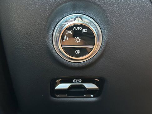 New 2025 Mercedes-Benz C 300 4MATIC Sedan image 31