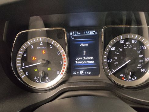 Used 2017 Nissan Titan SV image 23