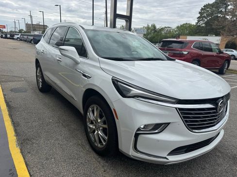 Certified 2024 Buick Enclave Essence w/ Experience Buick Package image 5