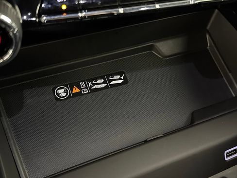 Certified 2026 Chevrolet Suburban High Country AWD/4WD image 34
